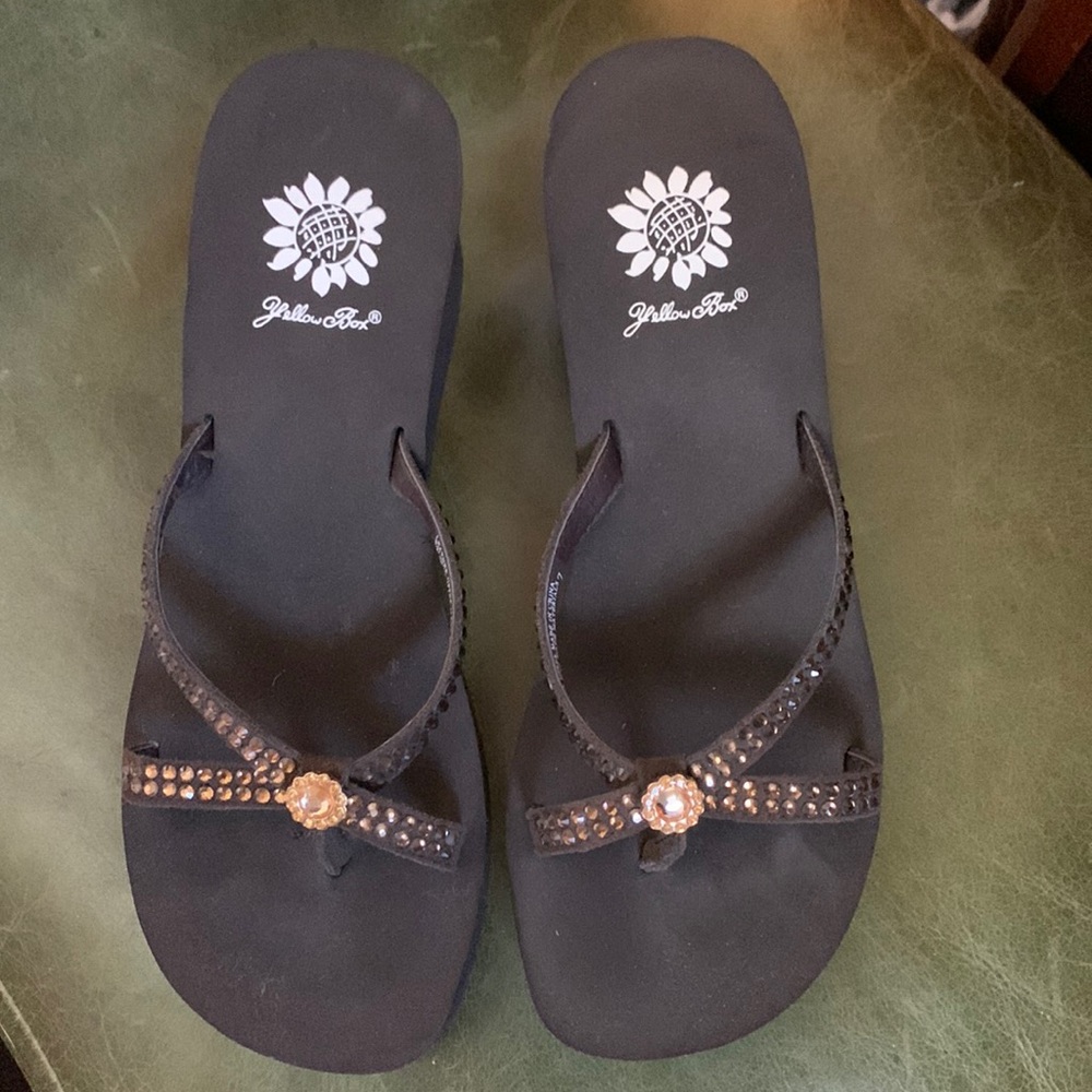 Yellow box sandals brown size 7